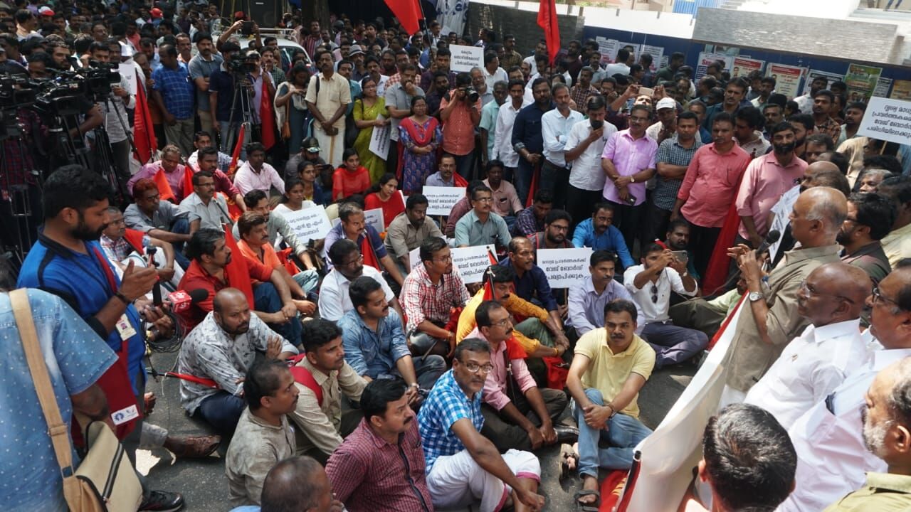 ലേബർ കോഡ് പിൻവലിക്കുക; രാജ്ഭവനിലേക്ക് മാധ്യമപ്രവർത്തകരുടെ മാർച്ച്