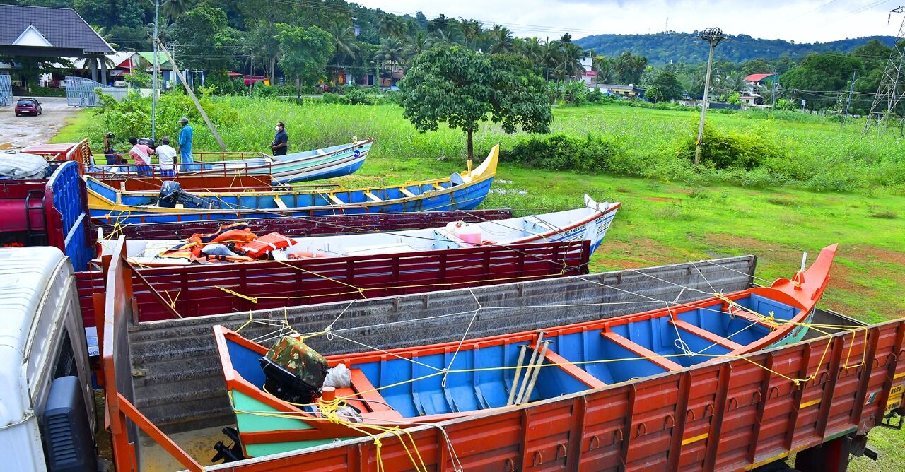 പത്തനംതിട്ടയിൽ രക്ഷാദൗത്യത്തിന് വള്ളങ്ങളുമായി മത്സ്യത്തൊഴിലാളികളെത്തി