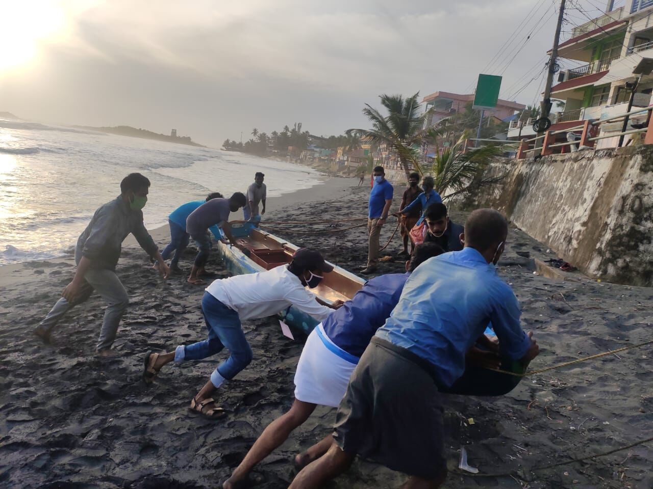 വിഴിഞ്ഞത്ത് മത്സ്യബന്ധന വള്ളം മറിഞ്ഞ് ഒരാള്‍ക്ക് പരിക്കേറ്റു