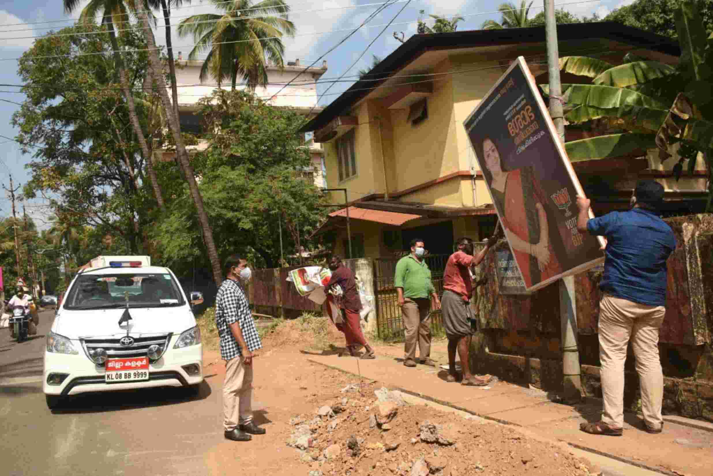 തൃശൂർ ജില്ലയിൽ ഇന്ന് നീക്കം ചെയ്തത്    2,261 അനധികൃത    പ്രചാരണ സാമഗ്രികൾ