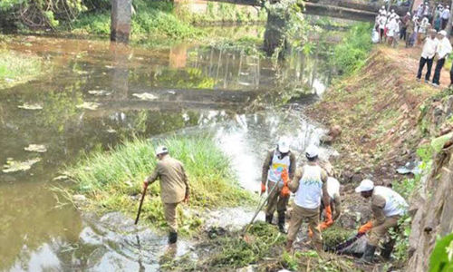 കൊല്ലം പടിഞ്ഞാറെ കല്ലടയില്‍ വള്ളം മറിഞ്ഞ് ഒരാള്‍ മരിച്ചു