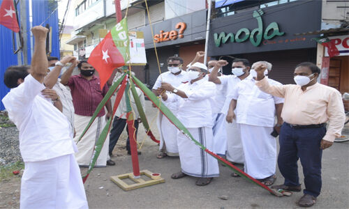 എസ്ഡിപിഐ സ്ഥാപക ദിനം; സംസ്ഥാന കമ്മിറ്റി ഓഫിസിന് മുന്‍പില്‍ പതാക ഉയര്‍ത്തി പി അബ്ദുല്‍ മജീദ് ഫൈസി