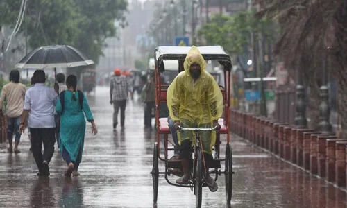 ഗുലാബ് ചുഴലിക്കാറ്റ്: പാതിരാത്രിയോടെ ഇന്ത്യന്‍    തീരം തൊടുമെന്ന് കേന്ദ്ര കാലാവസ്ഥാ വകുപ്പ്