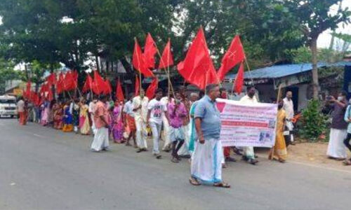 മുതലമട: സമരം ചെയ്യുന്ന അംബേദ്കര്‍ കോളനി നിവാസികള്‍ക്ക് പിന്തുണയുമായി പട്ടികവര്‍ഗ മഹാസഭയുടെ ഐക്യദാര്‍ഢ്യജാഥ