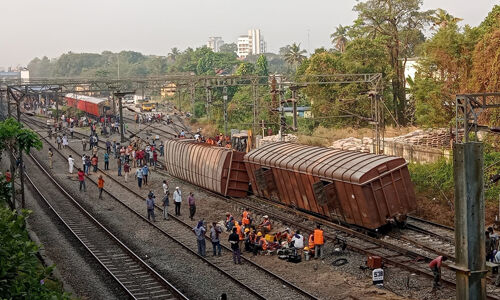 ആലുവയില്‍ ചരക്ക് തീവണ്ടി പാളം തെറ്റി; 11 തീവണ്ടികള്‍ റദ്ദാക്കി