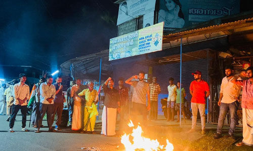 സ്വര്‍ണക്കടത്ത് കേസ്. യൂത്ത് കോണ്‍ഗ്രസിന്റെ നേതൃത്വത്തില്‍ പന്തംകൊളുത്തി പ്രകടനവും കോലം കത്തിക്കലും നടത്തി