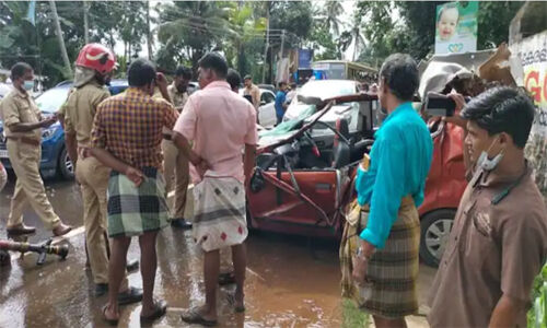 ചടയമംഗലത്ത് നിര്‍ത്തിയിട്ടിരുന്ന ലോറിക്ക് പിന്നില്‍ കാറിടിച്ച് ഒരാള്‍ മരിച്ചു