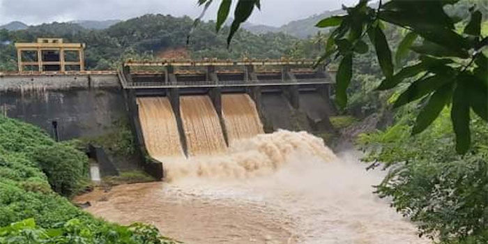 പാലക്കാട് നാളെ അവധി; കാഞ്ഞിരപ്പുഴ ഡാമിന്റെ ഷട്ടറുകള്‍ വീണ്ടും ഉയര്‍ത്തി