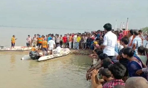 ഗംഗാ നദിയില്‍ യാത്രാബോട്ട് മുങ്ങി;10 പേരെ കാണാതായി