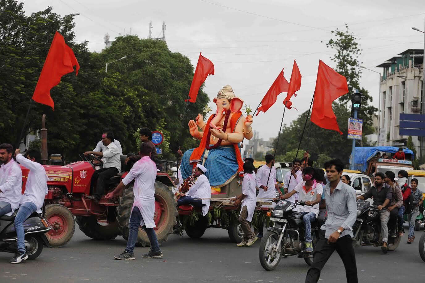 ഗണേശോൽസവത്തിന് ലേസര്‍ ഷോ; 65 പേര്‍ക്ക് കാഴ്ച്ച നഷ്ടമായി