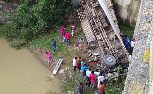 ജാര്‍ഖണ്ഡില്‍ ബസ് പാലത്തില്‍നിന്ന് താഴേക്ക് വീണു; 7 മരണം