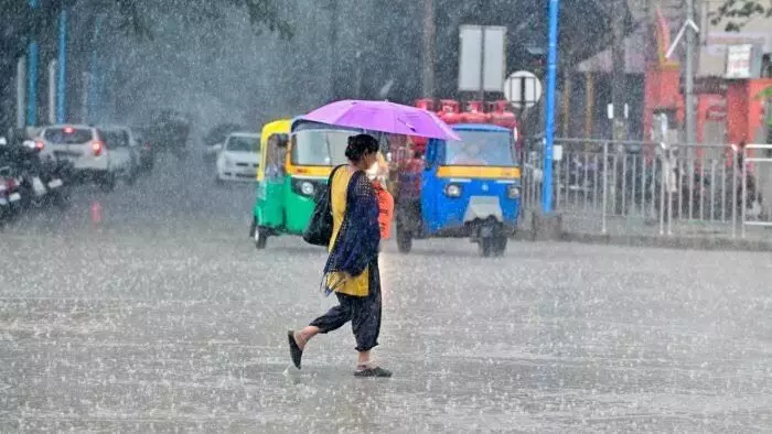 മാൻഡസ് ചുഴലിക്കാറ്റ്: കേരളത്തിൽ മഴ കനത്തു, ഇന്ന് അഞ്ച് ജില്ലകളിൽ യെല്ലോ അലെർ‌ട്ട്