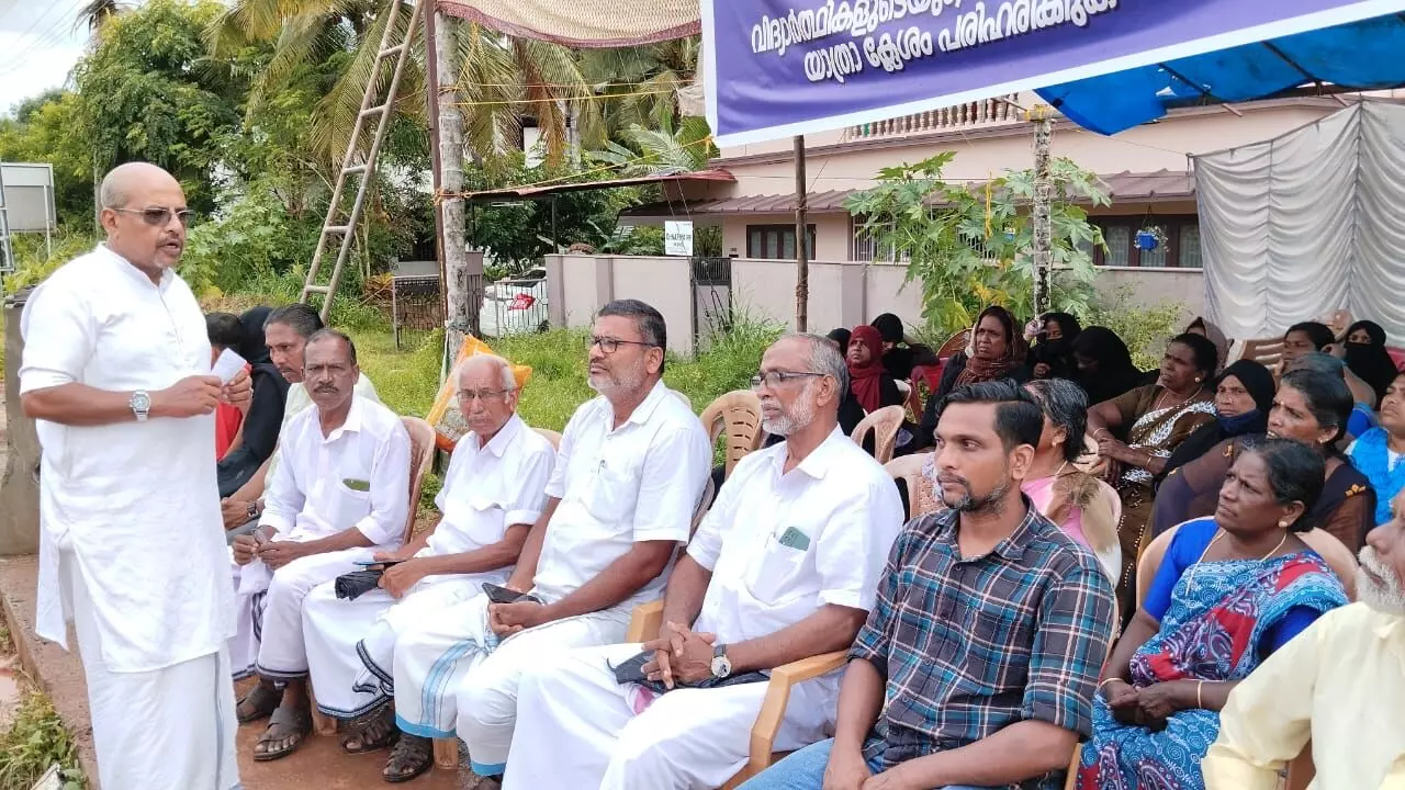 മുഴപ്പിലങ്ങാട് മഠം സമരപ്പന്തല്‍ എസ് ഡി പി ഐ ജില്ലാ പ്രസിഡന്റ് സന്ദര്‍ശിച്ചു