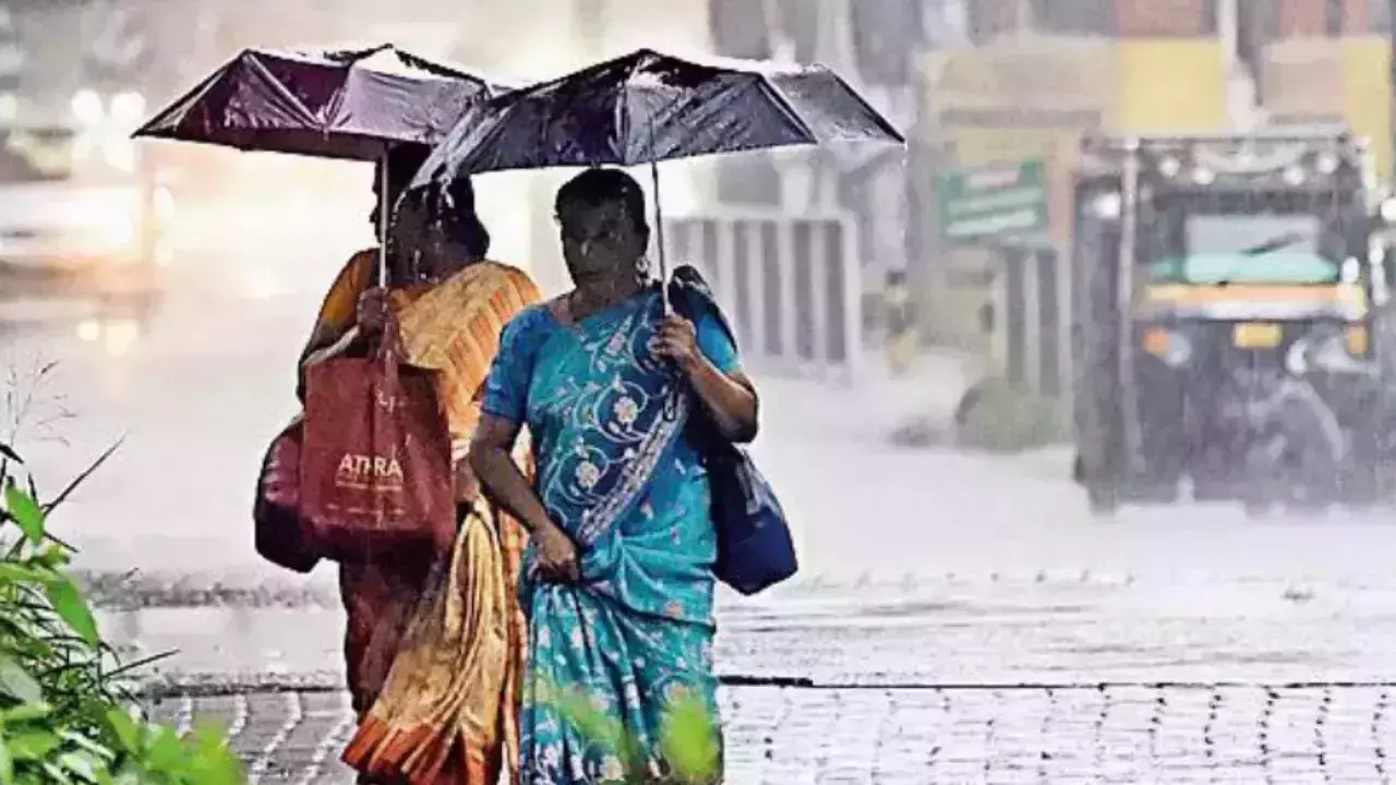 മഴ; കൊല്ലത്തും കോട്ടയത്തും ദുരിതാശ്വാസ ക്യാംപുകള്‍ പ്രവര്‍ത്തിക്കുന്ന സ്‌കൂളുകള്‍ക്ക് അവധി