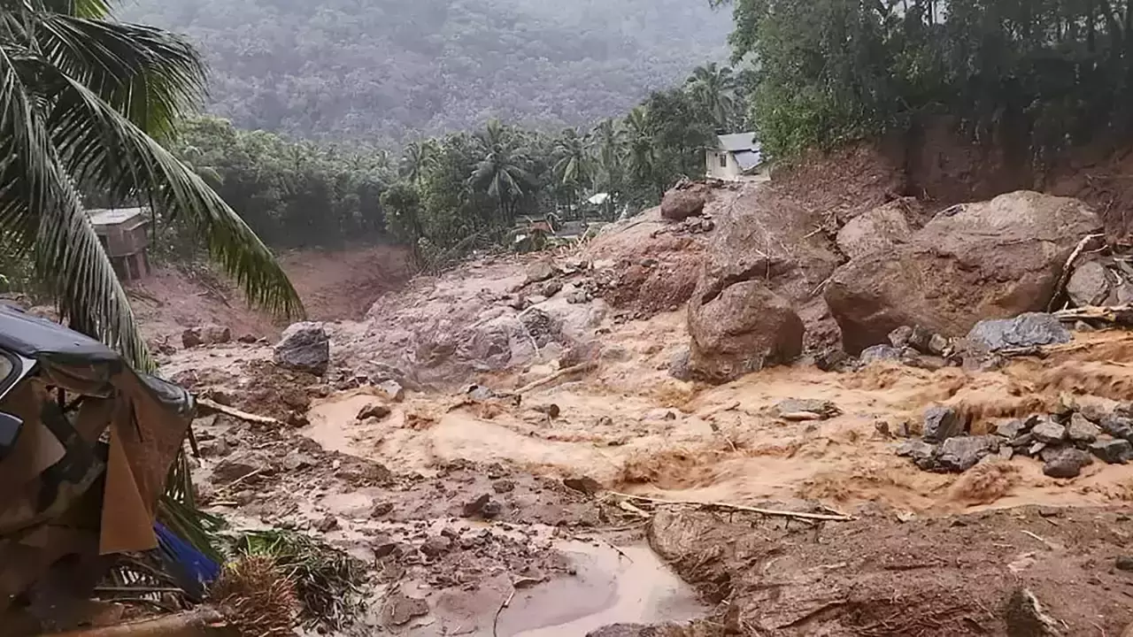 വയനാട്ടില്‍ മഴ ശക്തം: ഉരുള്‍പൊട്ടല്‍ സാധ്യതാ പ്രദേശങ്ങളില്‍ നിന്ന് മാറി താമസിക്കണം: കലക്ടര്‍