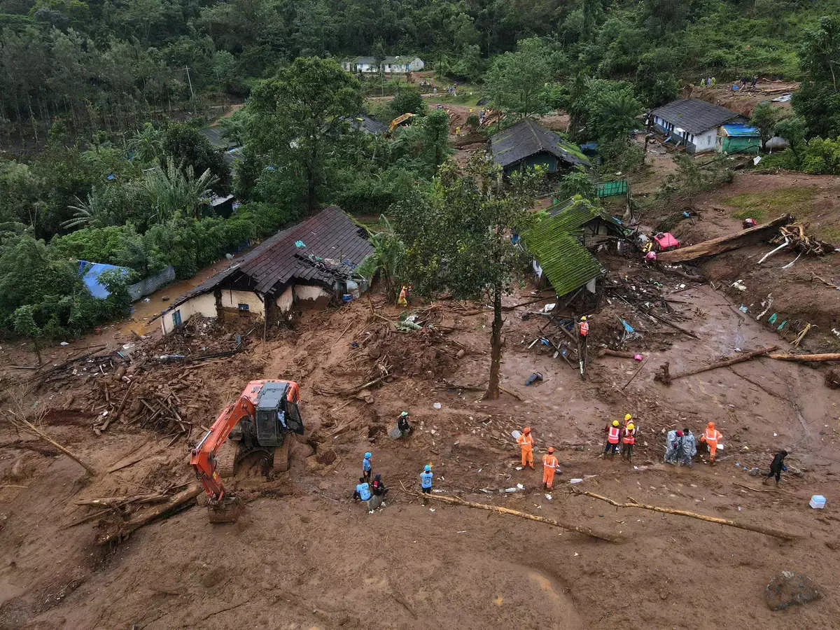 വയനാട് ദുരന്തത്തിലെ ഇരകളുടെ ധനസഹായത്തില്‍ നിന്ന് ഇഎംഐ ഈടാക്കി; പ്രതിഷേധത്തിനൊടുവില്‍ തുക തിരിച്ചു നല്‍കി