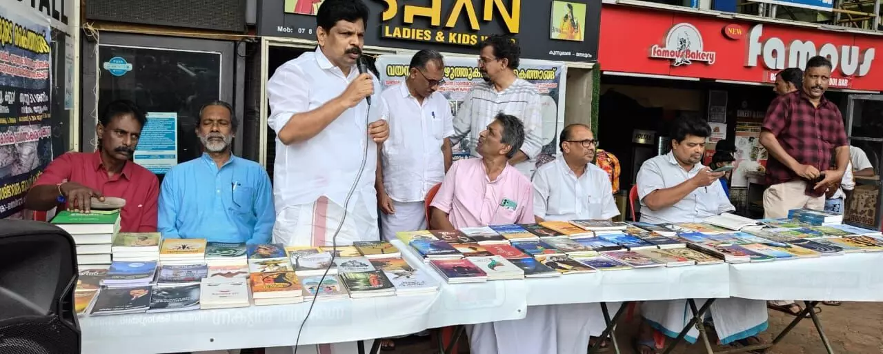 വയനാടിന് താങ്ങായി മലപ്പുറത്ത് എഴുത്തുകാരുടെ പുസ്തകമേള