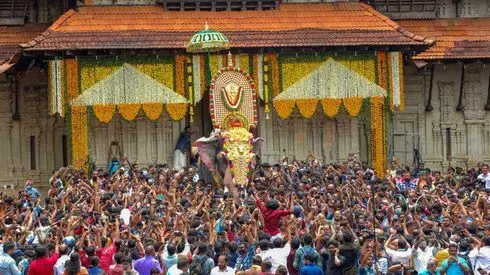 തൃശൂര്‍ പൂരം അലങ്കോലമാക്കിയെന്ന് എഫ്‌ഐആര്‍; പ്രതിഷേധിച്ച് ദേവസ്വങ്ങള്‍