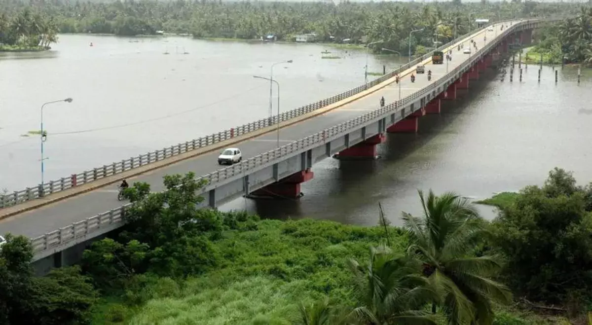 അറ്റകുറ്റ പണികള്‍ക്കായി തേവര - കുണ്ടന്നൂര്‍ പാലം ഇന്നു മുതല്‍ ഒരു മാസത്തേക്ക് അടച്ചിടും