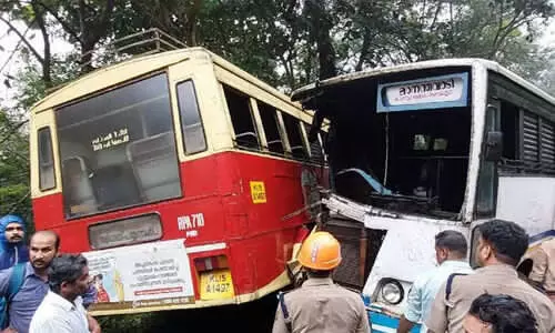 കണ്ണൂരില്‍ കെഎസ്ആര്‍ടിസി ബസുകള്‍ കൂട്ടിയിടിച്ചു; 34 പേര്‍ക്ക് പരിക്ക് (വീഡിയോ)