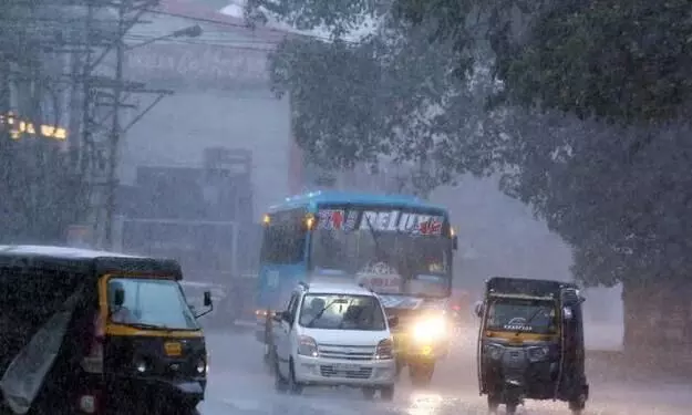 കോഴിക്കോട് മഴ കനക്കും; മത്സ്യബന്ധനത്തിന് വിലക്ക്