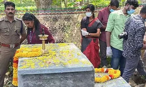 അച്ചന്റേത് സമാധിയാണ്; ഹിന്ദുത്വത്തെ വ്രണപ്പെടുത്തരുത്-മകന്‍